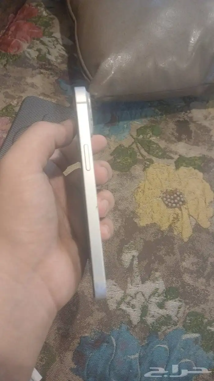 ايفون 13 ابيض 4