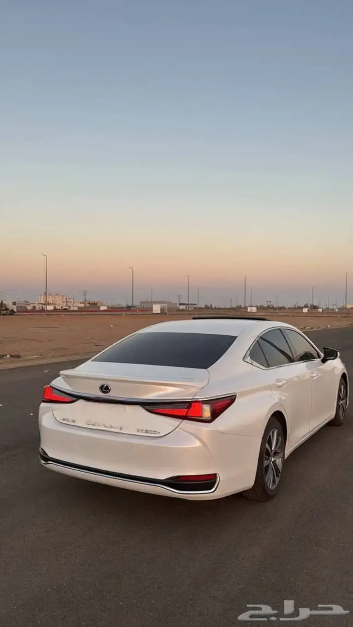لكزس ES300 2020 3