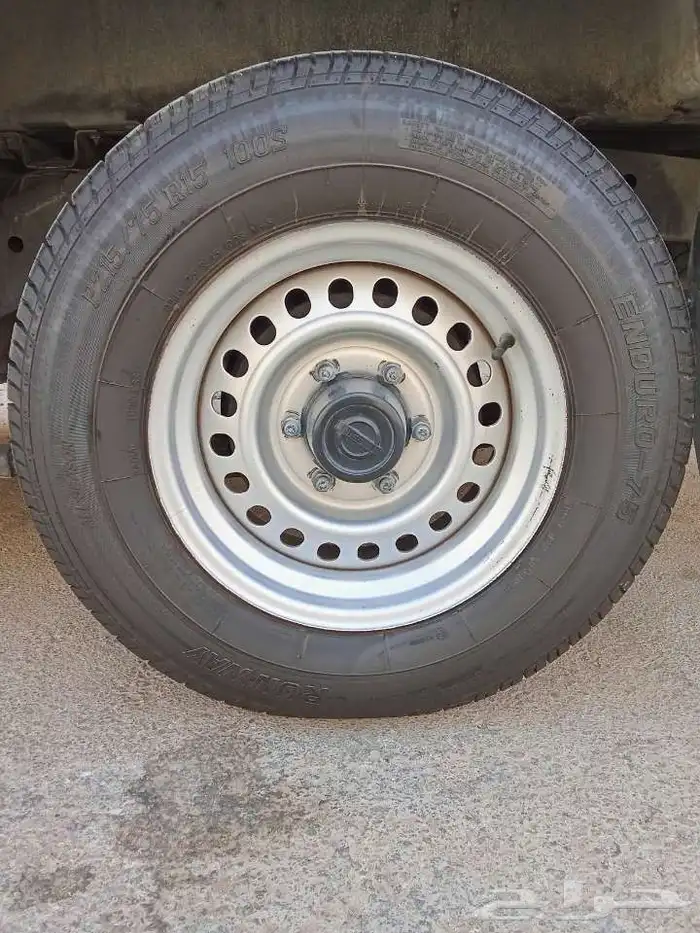 نيسان ددسن غمارتين GLموديل 96 40