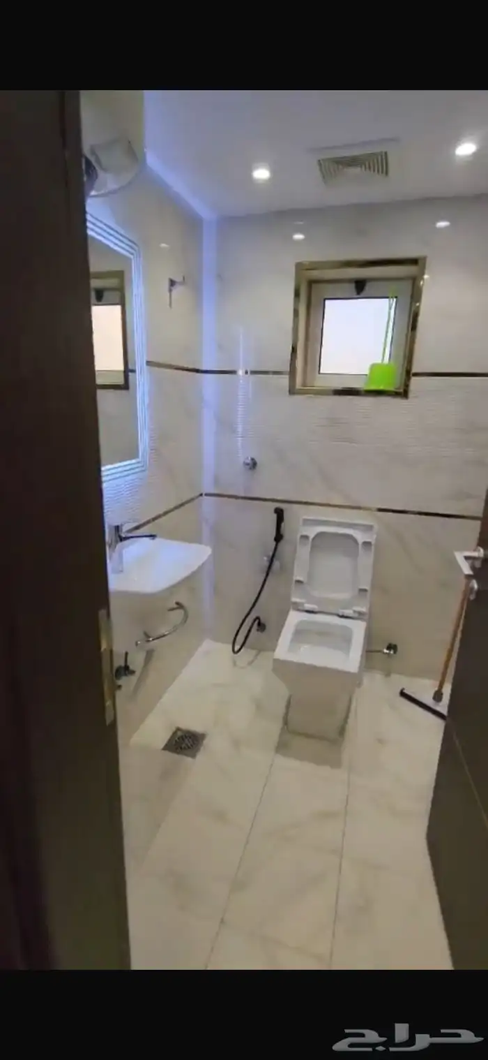 شقة للإيجار السنوي في حي الإسكان 7