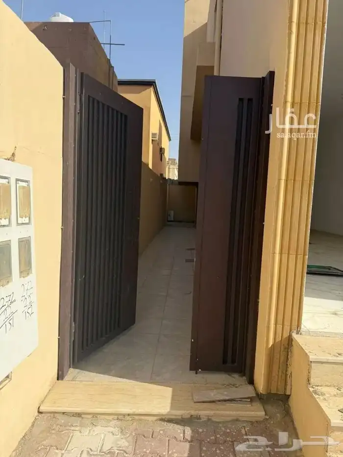 عمارة تجارية سكنية للبيع في ضرية 3