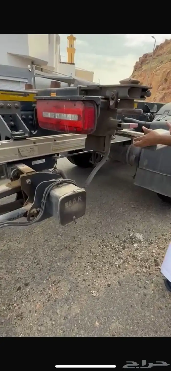 شاص باقفال كونتينر مع رافعه هيدروليك 1