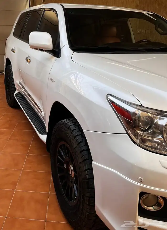 جيب لكزس سعودي فل كامل LX570 2011 0