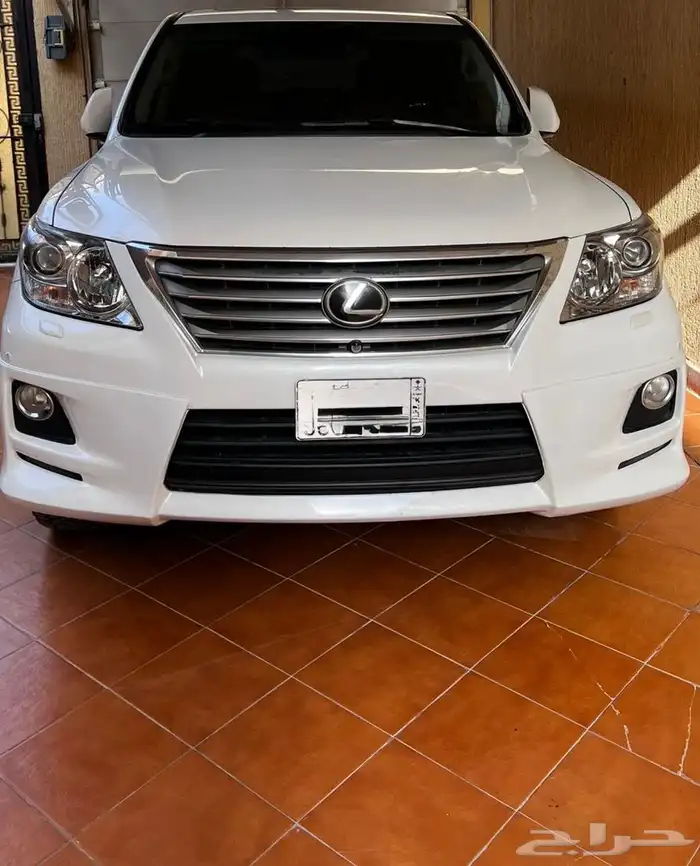 جيب لكزس سعودي فل كامل LX570 2011 6