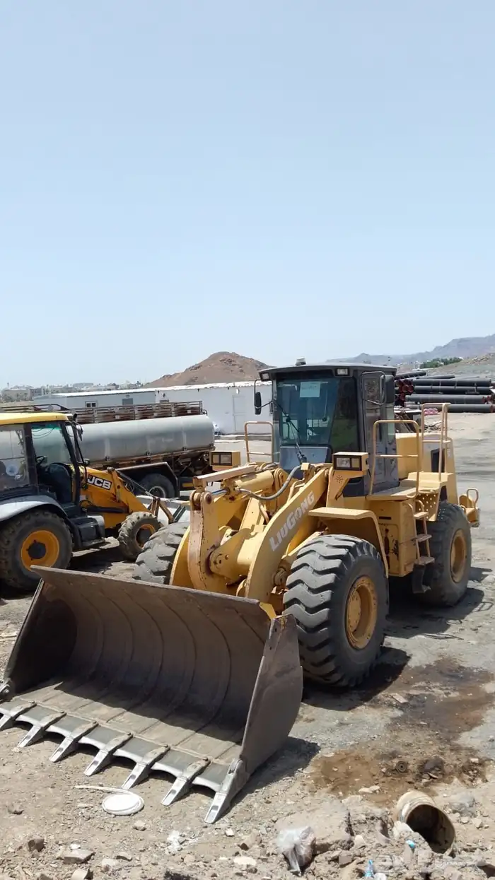 بكلين شيول للايجار حفر نخل تعقيم تسويه خزانات بركه 2