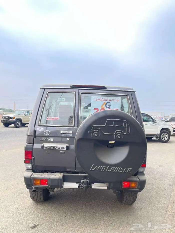 جيب مصندق رفرف رمادي بنزين موديل 2025 فل كامل 1