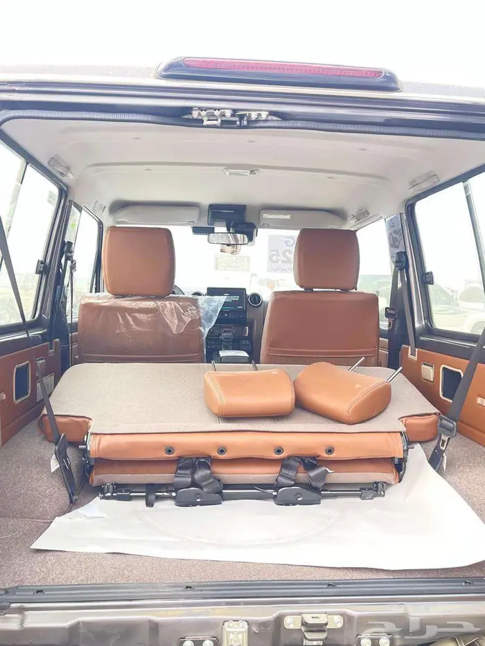 جيب مصندق رفرف رمادي بنزين موديل 2025 فل كامل 4