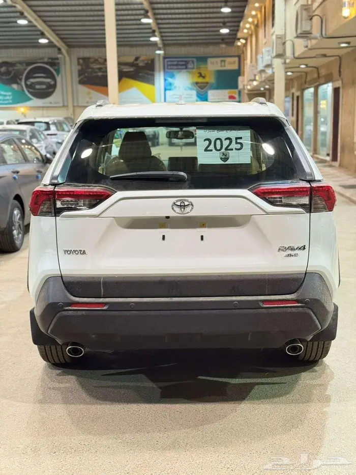 تويوتا راف فور 2.0 فل كامل 2025 سعودي 3