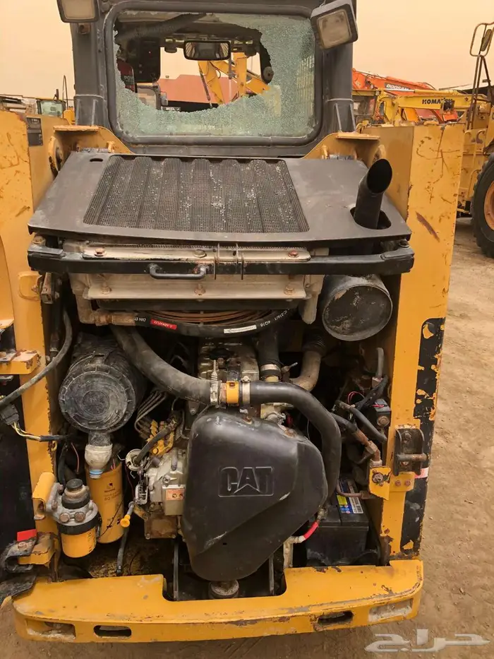 تم البيع بوبكات كتربلر 216 موديل 2006 معرض رواد المعدات 3