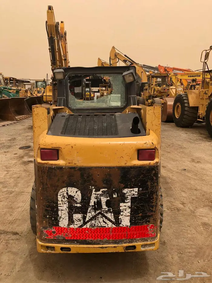 تم البيع بوبكات كتربلر 216 موديل 2006 معرض رواد المعدات 5