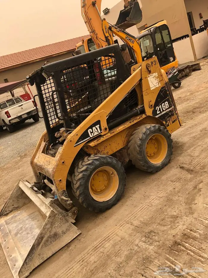 تم البيع بوبكات كتربلر 216 موديل 2006 معرض رواد المعدات 2