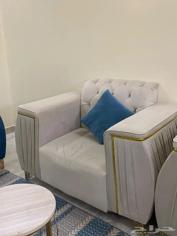 طقمين كنب للبيع مع فرشه 10