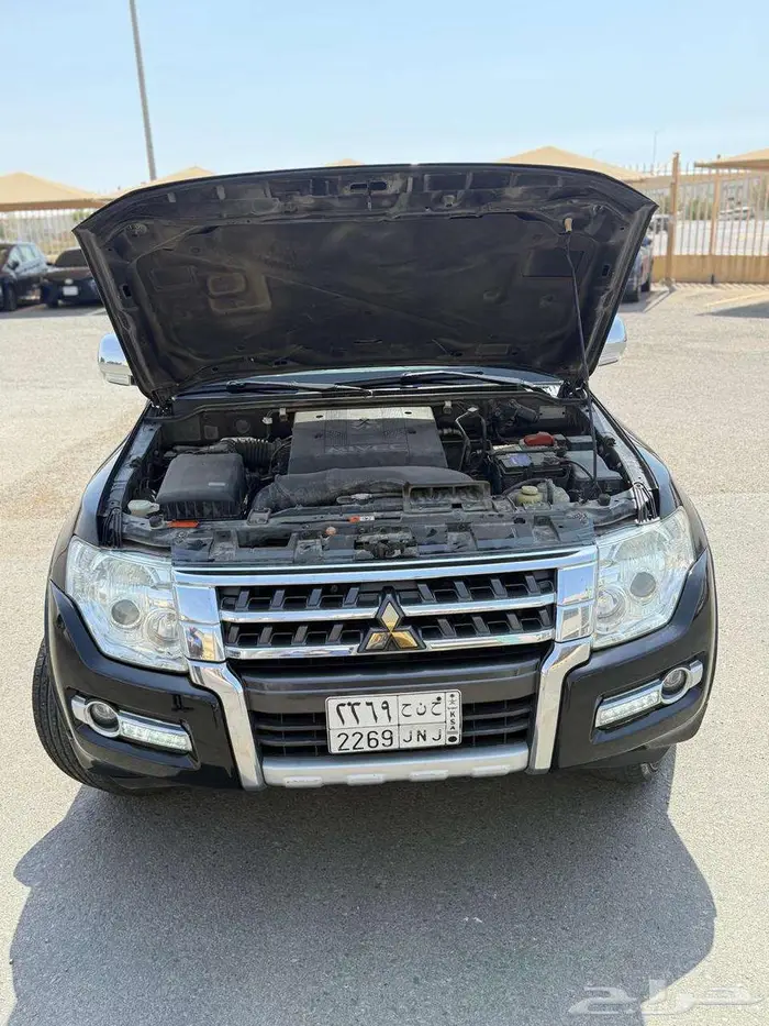 Mitsubishi Pajero full option 11