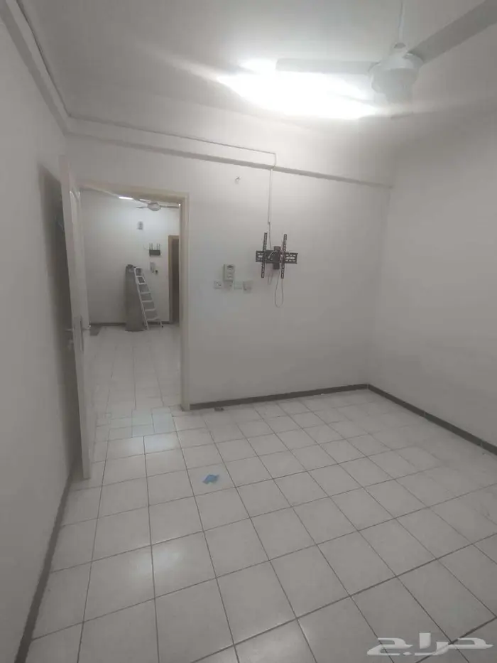 شقة في عمارة عوائل للإيجار   3 غرف نوم وصالة 3