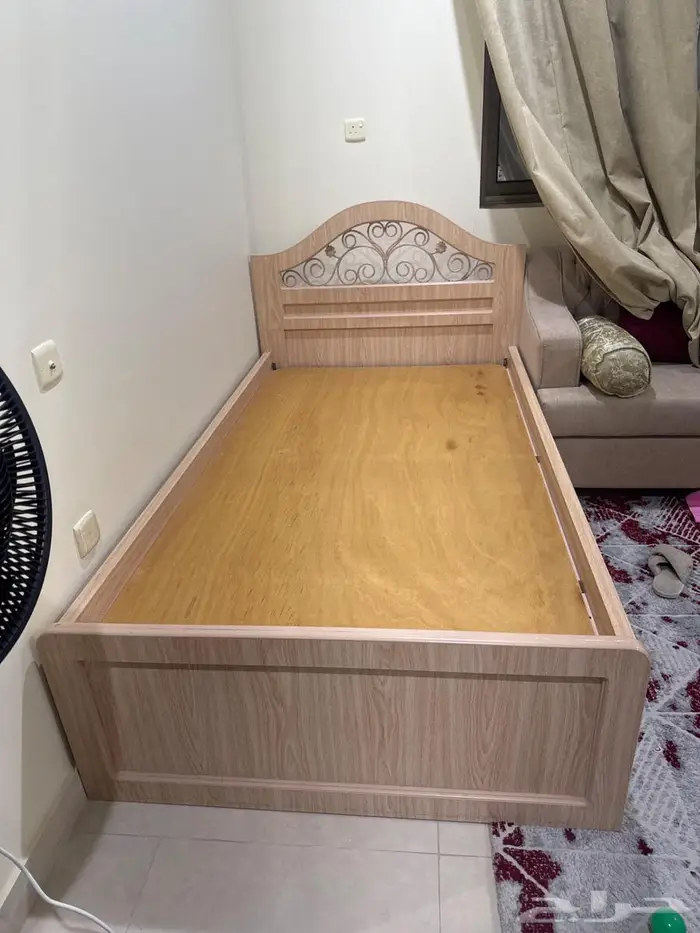 سرير خشبي 0