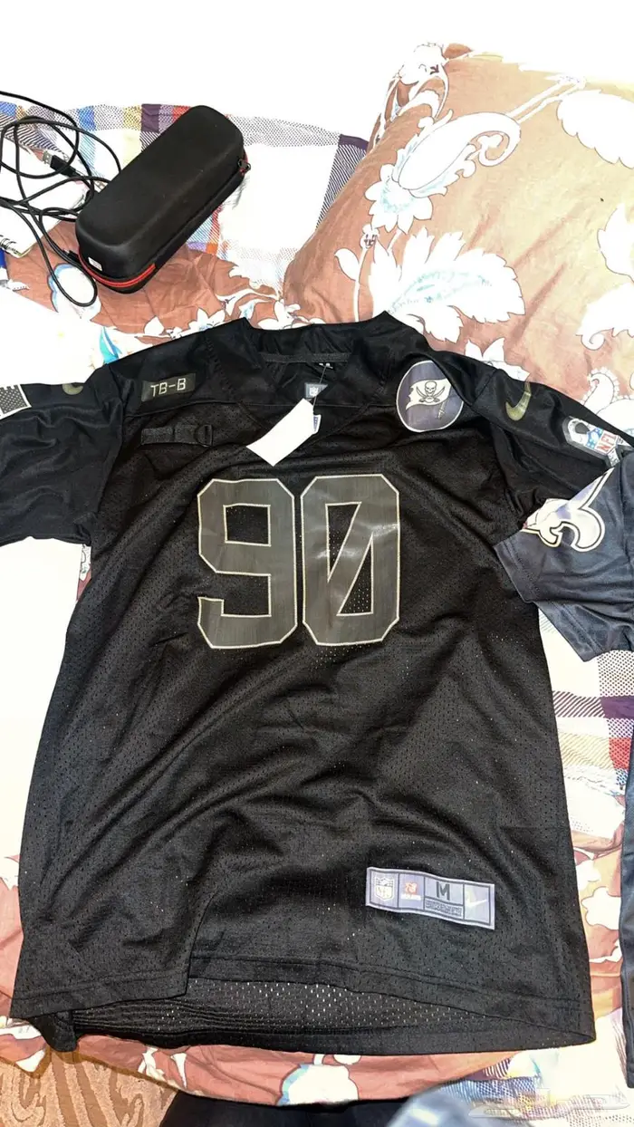 للبيع 3 تيشرتات NFL 0