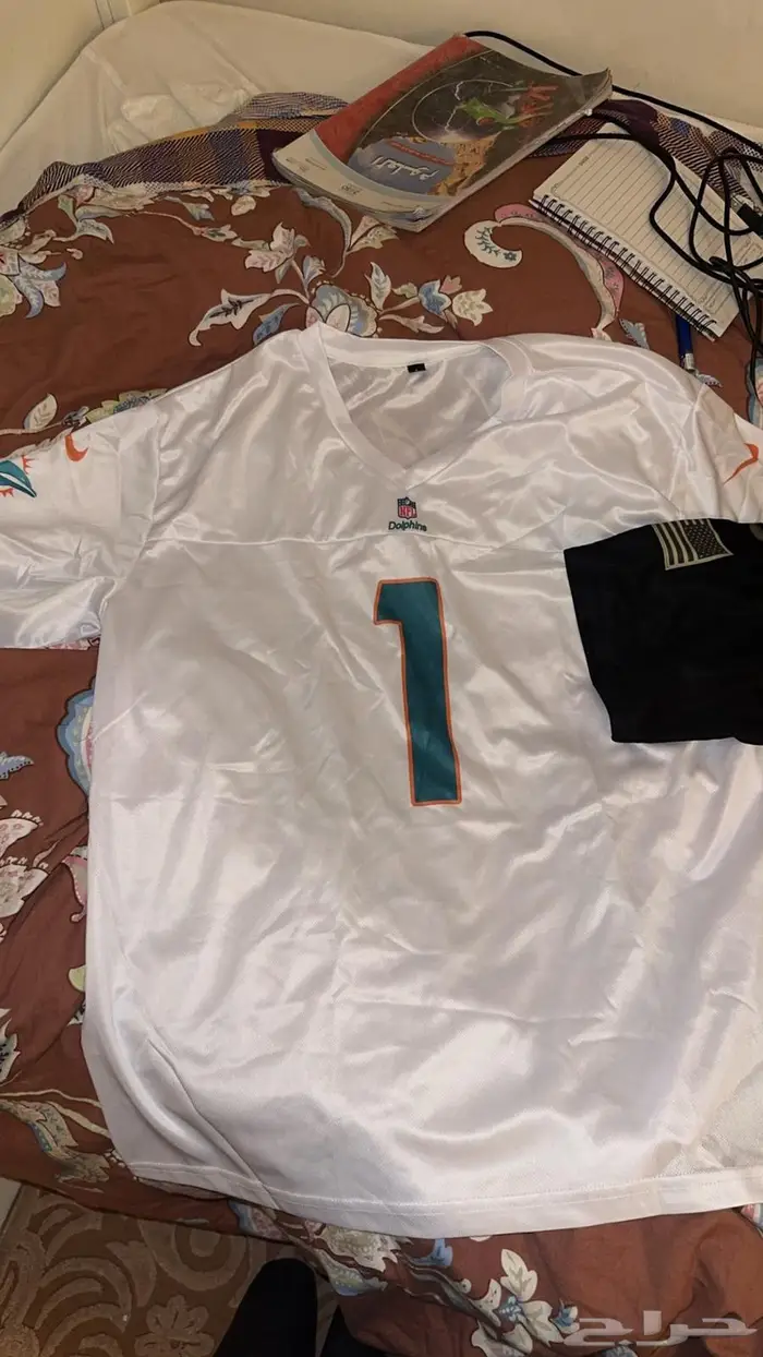 للبيع 3 تيشرتات NFL 2