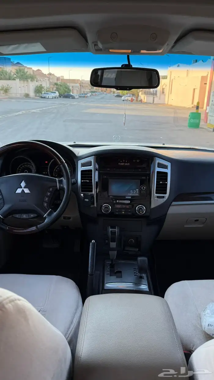 للبيع جيب باجيرو مكينة كبيره نظيف 10