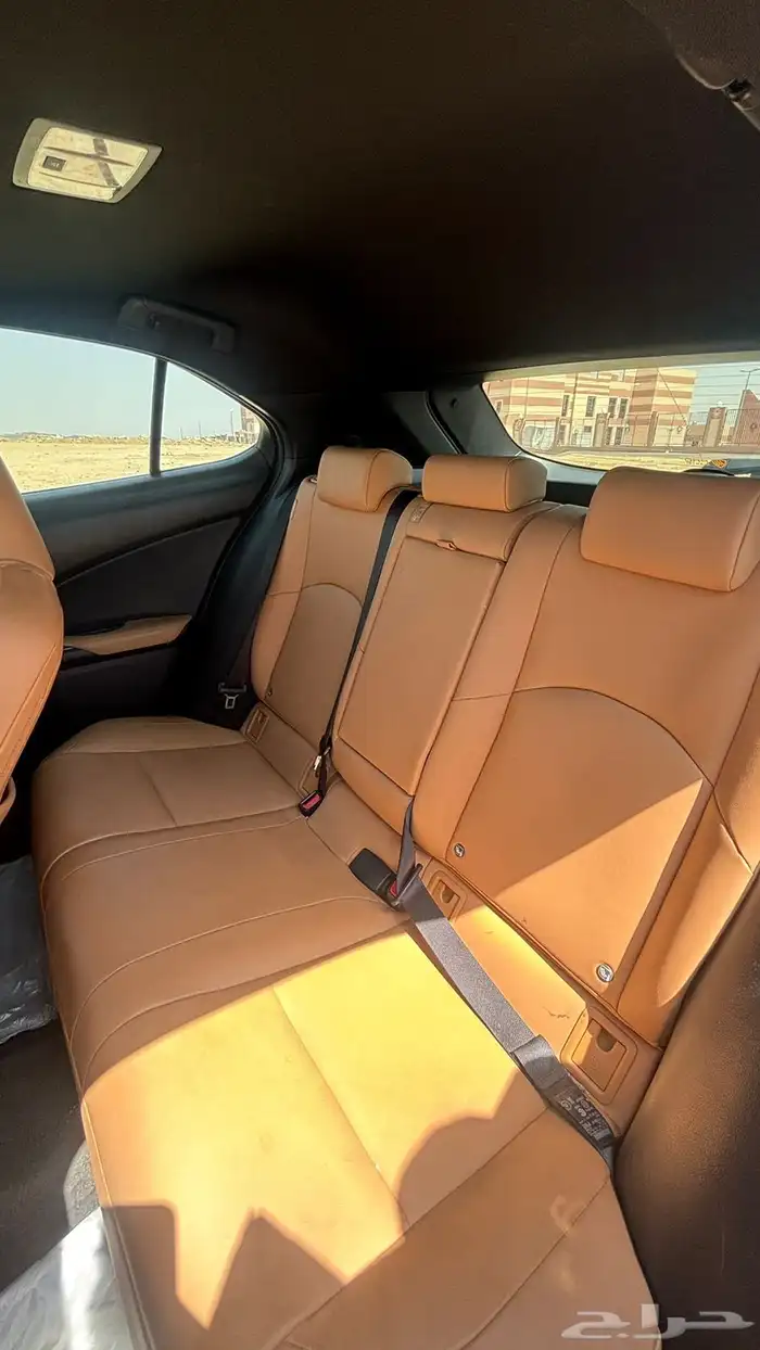 لكزس UX 2023 للتقبيل 8