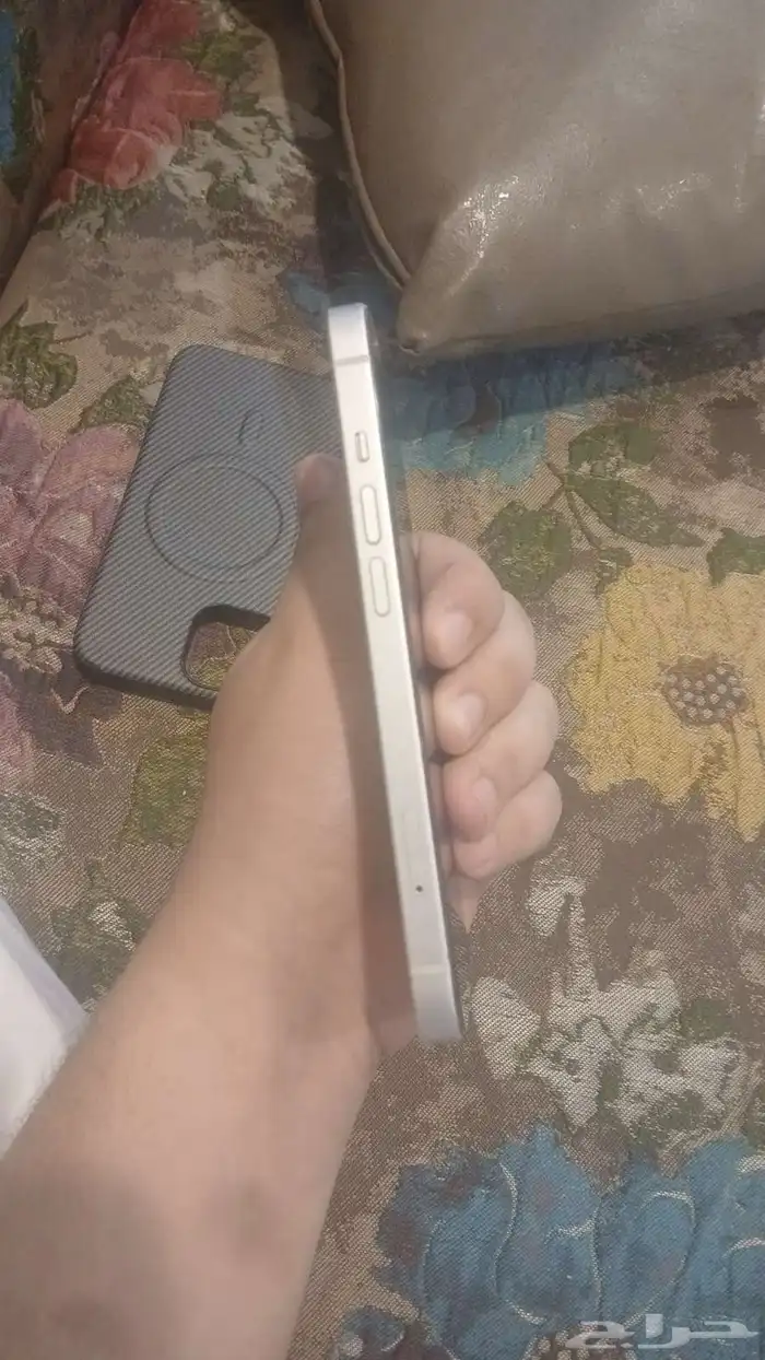 ايفون 13 ابيض 1