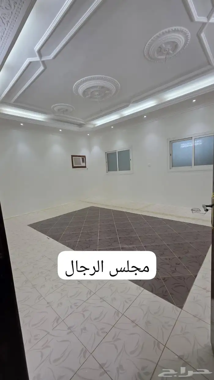 شقة للإيجار ثلاث غرف وصالة خلف أسواق المزرعة 1