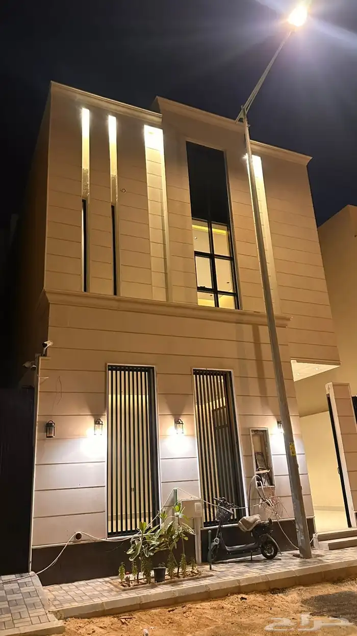 فيلا حديثة 200م بواجهه جنوبية حجر الرياض   مميزة بداية لبن 1
