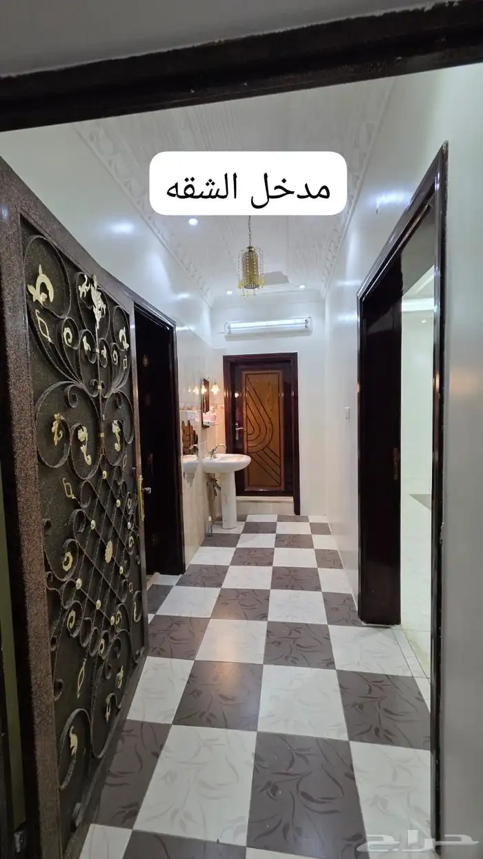 شقة للإيجار ثلاث غرف وصالة خلف أسواق المزرعة 0