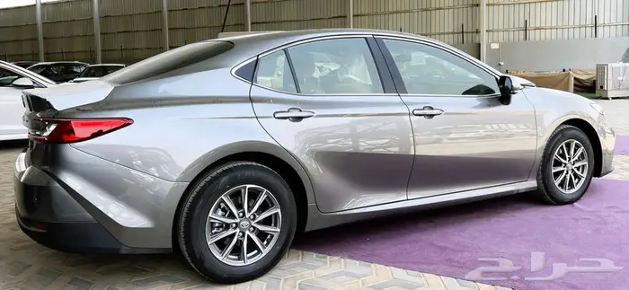 تويوتا كامري E بنزين 2025 4