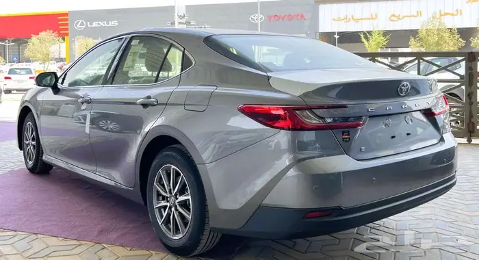 تويوتا كامري E بنزين 2025 7