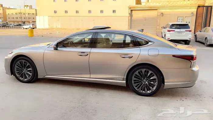 لكزس LS500h فل كامل 2018 نظيفة جدا 8