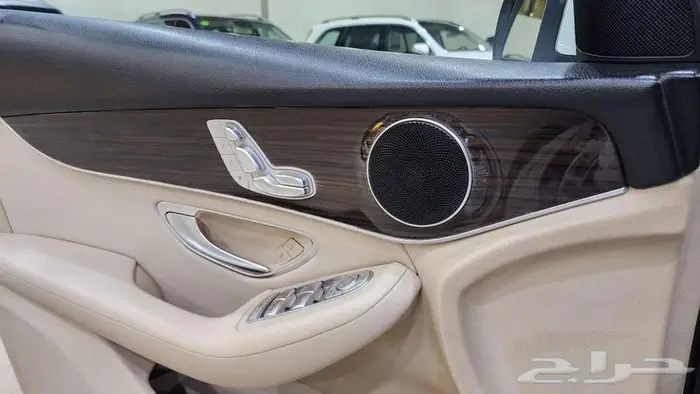 مرسيدس GLC300 2017 بحالة ممتازة 26