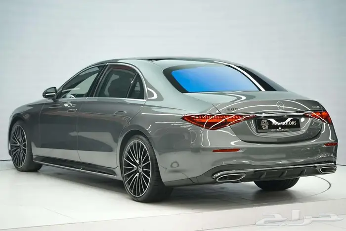مرسيدس S 500 موديل 2025 أصفار خليجي رمادي فاتح أحمر 3