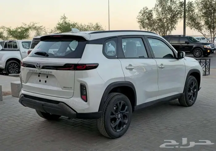 تويوتا اوربان كروزر ستاندرد GL موديل 2026 5