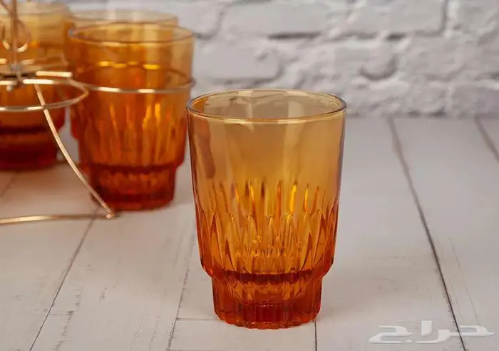 ستاند ذهبي مع الكاسات 2