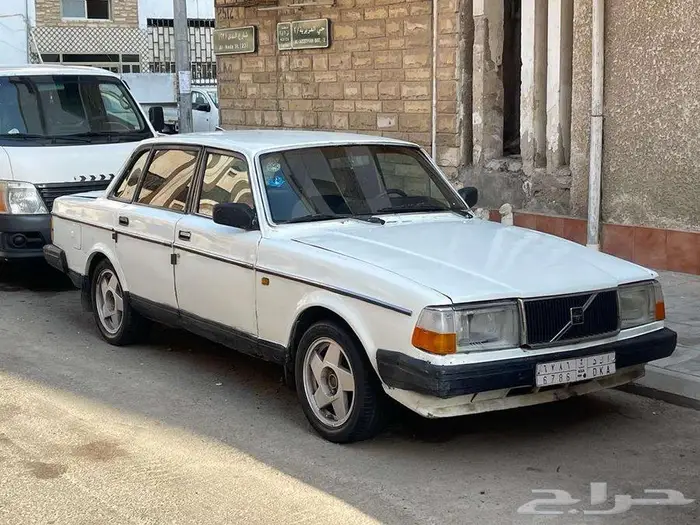سياره نضيفه وكل قطعها سليمه مسقطه للبيع كامله كقطع غيار 4