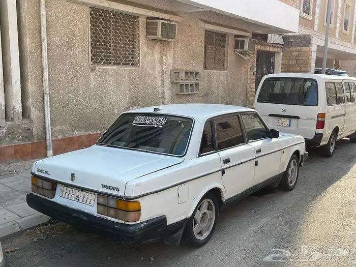 سياره نضيفه وكل قطعها سليمه مسقطه للبيع كامله كقطع غيار 12