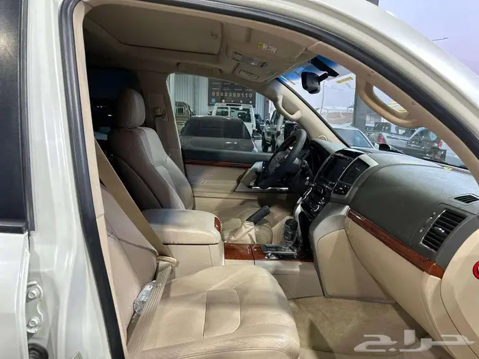 تويوتا لاندكروزر VXR موديل 2014 نظيف جدا للمستخدم 8