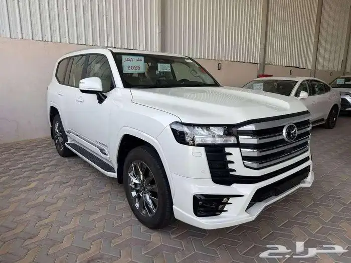 لاندكروزر جكسار L3 بنزين 2025 سعودي ممشى 5400 كم 2