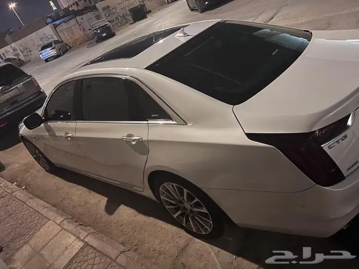 للبيع ct6 كاديلاك 10