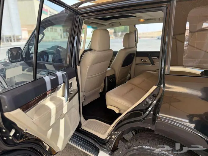 Mitsubishi Pajero full option 3