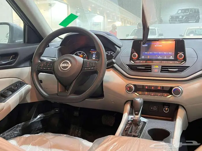نيسان التيما نص فل SV 2025 واستاندر اسود عرض خاص 12