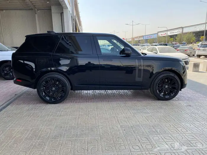 رنج روفر SE V8 موديل 2025 Black Edition 4