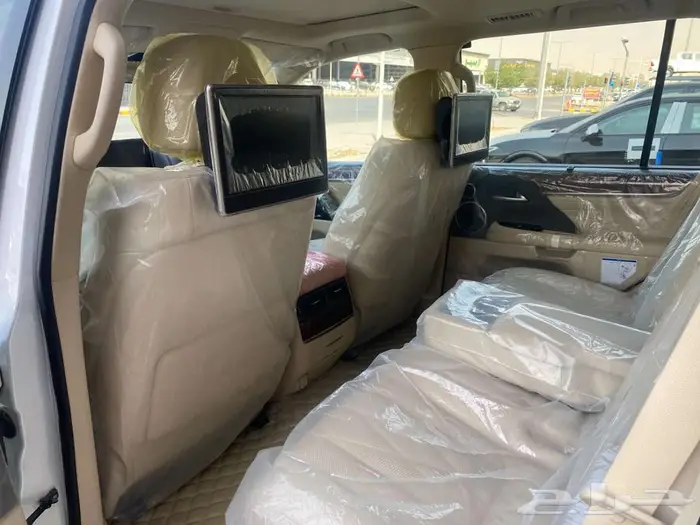 لكزس LX570 بلاك اديشن موديل 2020 8