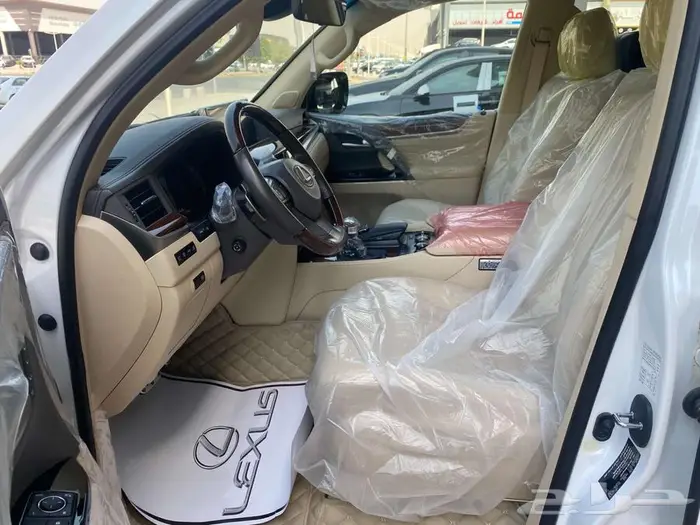 لكزس LX570 بلاك اديشن موديل 2020 10