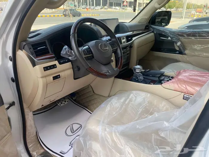 لكزس LX570 بلاك اديشن موديل 2020 11
