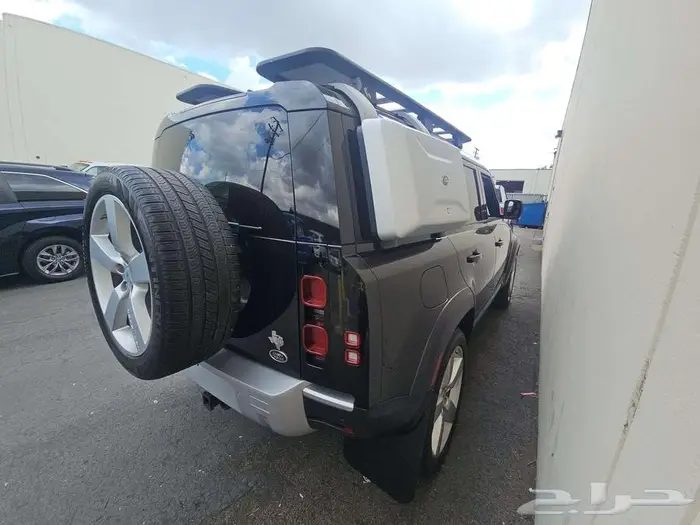 Land Rover Defender 110 SE 3