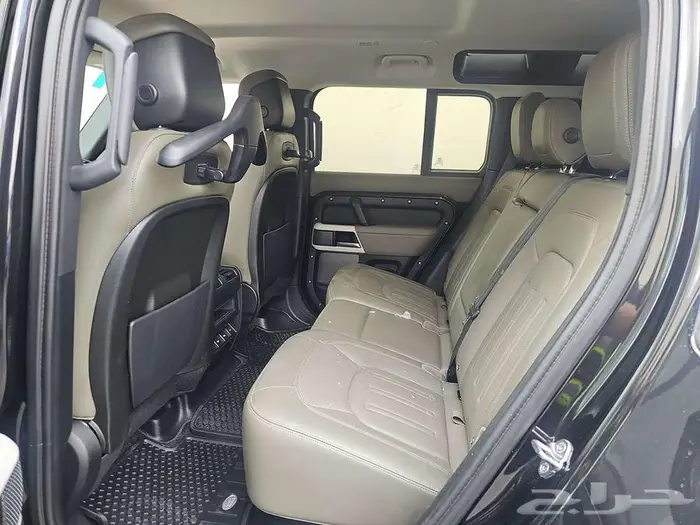 Land Rover Defender 110 SE 11
