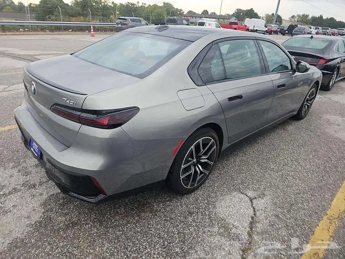 مزاد يوم 10 09 BMW 7 Series Sedan 740i 4