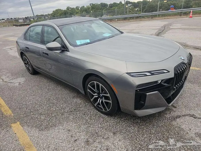 مزاد يوم 10 09 BMW 7 Series Sedan 740i 1