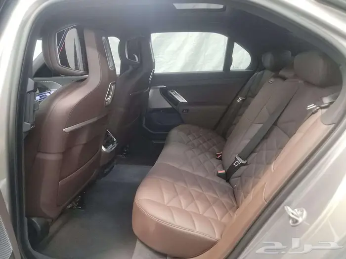 مزاد يوم 10 9 BMW 7 Series Sedan 740i 11